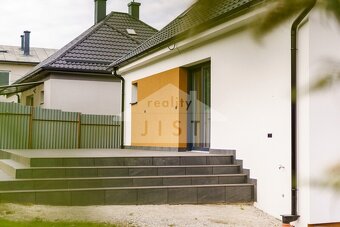 Predaj: Zrekonštruovaný Rodinný Dom 4+1 v Malebnej Obci Divi - 2