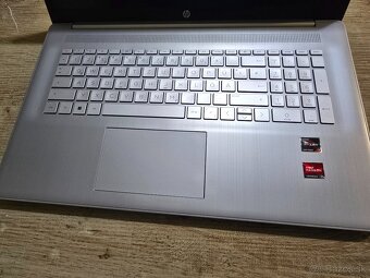 Velke 17.3 palcove HP 17 s procesorom AMD ryzen 7 5 generaci - 2