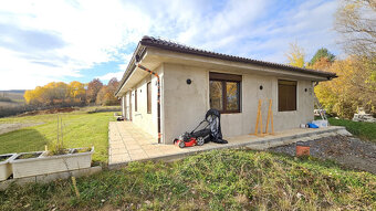 Bungalov NOVOSTAVBA v Badíne na predaj s krásnym rovinatým p - 2