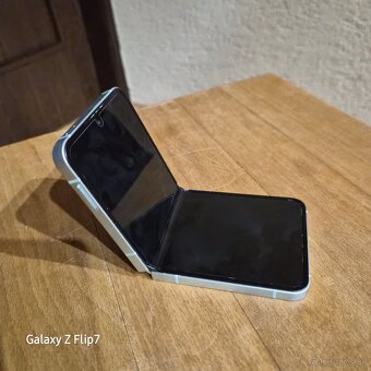 Samsung Galaxy Z flip 6 - 2