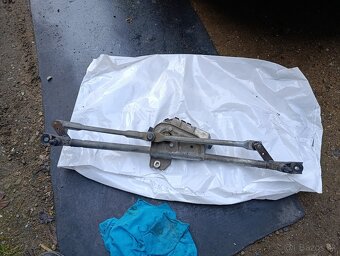 Pantograf stieračov Škoda Superb1 - 2