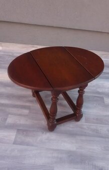 Stolík anglický. - 2