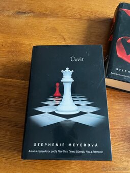 kniha Usvit  Stephenie Meyer - 2