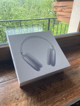 Airpods Max Lighting - 2