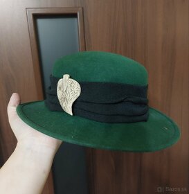 Zeleny klobuk z kraličej srsti - 2