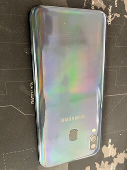 Samsung A40 - malé rozmery - 2