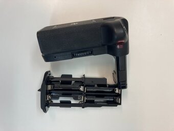 DSTE Battery Grip pre Nikon D5200 / 5100+ MB-D5100+ - 2