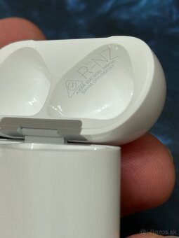 Apple AirPode 4 nahradne nabijacie puzdro v záruke - 2