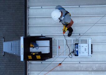 Stavebný rebríkový strešný výťah, elektrický s navijakom - 2