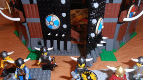 LEGO 7019 - Pevnosť Vikingov v boji s Fafnirským drakom - 2