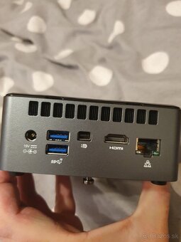 Intel NUC 8 - 2