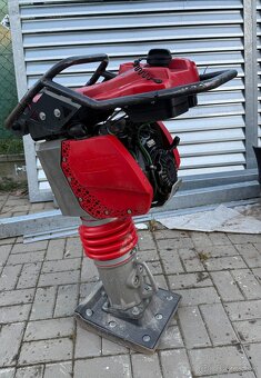 Vibračný pech BOMAG BT 65 HONDA - 2