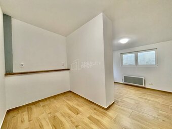 Na prenájom obchodné pristory v centre Žiliny - 2