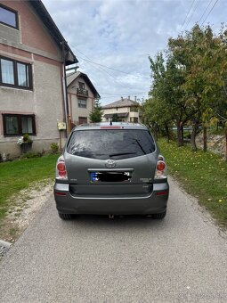 Toyota Corolla Verso 130KW 7Miestna - 2
