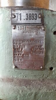 Vysekavaci lis na kozu. - 2