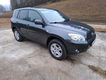 Toyota rav4 2,2 100kw - 2