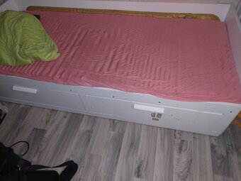 Postel Hemnes 180x200 IKEA - 2