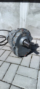Elektromotor s prevodovkou - 2