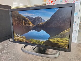LED IPS HP 22" 1920 x 1080 DVI D-SUB DP USB repro webkamera - 2