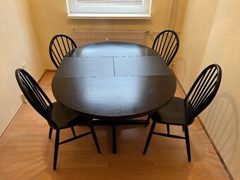 Pevny rozkladaci jedalensky stol so stolickami - 2