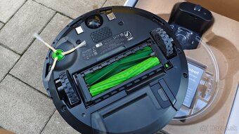 Vysávač iRobot Roomba e5 - 2