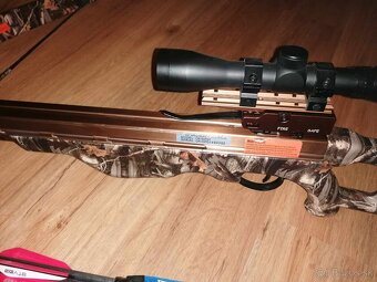 predám kušu plus terčovnicu Desert Hawk - 2