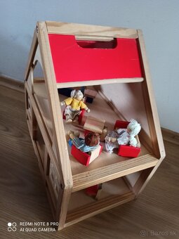 Drevený domček pre bábiky s príslušenstvom - 2