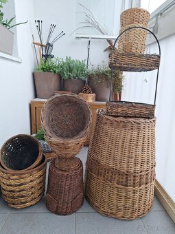 Prútené koše, košíky," kvetináče"... - 2