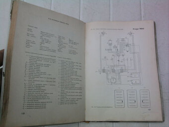 Veľmi stará knížka Elektrických zapojení vozidiel po r.1940 - 2