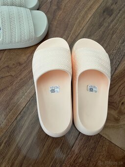 adilette ayoon - 2