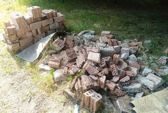 Darujem zvyšky keramických tehál za odvoz – Dolná Strehová - 2