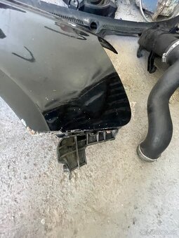 Audi a4 b7 predný blatník pravý - 2