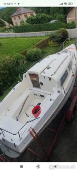 Prostorná kajutová loď Leisure 23, vlek, motor, bez VMP - 2