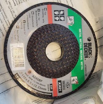 Predam uhlovu brusku Black & Decker CD115 - 2