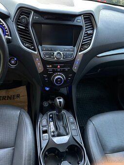 Hyundai Grand Santa Fe - 2