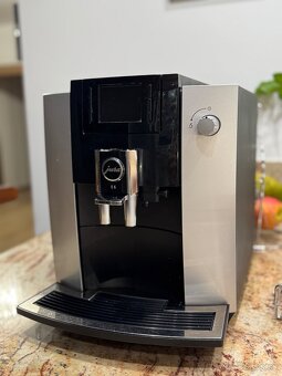 Automatický kávovar JURA E6 - 2