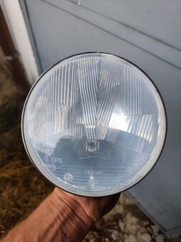 Tatra 613 svetlá - 2