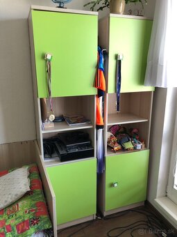 Skrine a komody do detskej izby + koberec. - 2