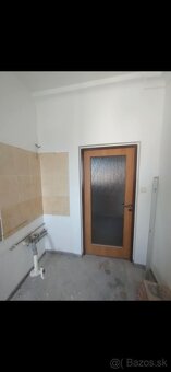 Predám 2x sklenené 80prave dvere,1x80 plne prave,1x80 plne ľ - 2