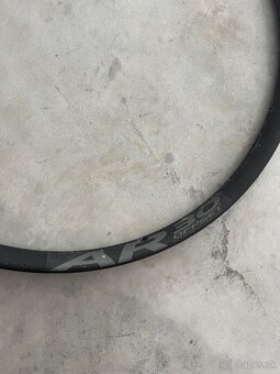 Predám MTB ráfik Race Face AR 30 Offset 27,5” – 32 dier - 2