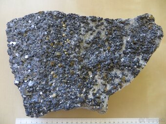 Mineral (galenit, chalkopyrit, sfalerit, kremeň) (Hodruša) - 2