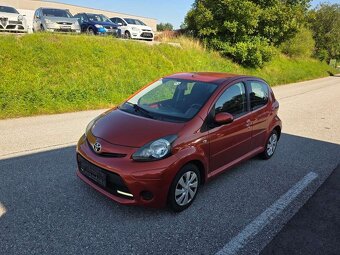 Toyota aygo 1.0 vvti rok 2009 oranžová metalíza 5 dverova - 2