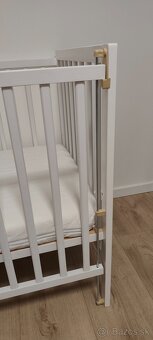 Detská postieľka so sťahovacou bočnicou biela - 2