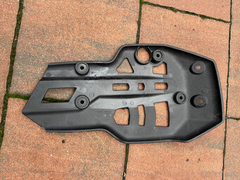 Triumph Tiger 800 kryt motora - 2