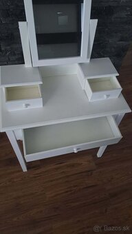 Kozmetický stôl - 2