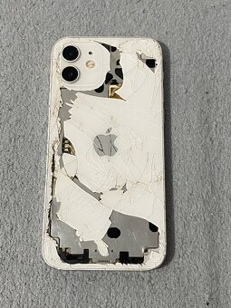 Predám Apple iPhone 12 128GB Whire Poškodený - 2