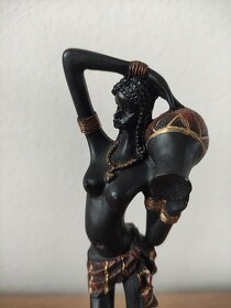Africká žena s krčahom - 2