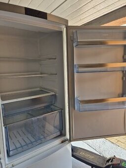 Na predaj: Chladnička s mrazničkou AEG – 100 €
- 2