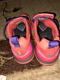 NIKE botasky v 40 a 40,5 - 2