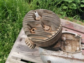 Motor na Jawa 250 perák - 2